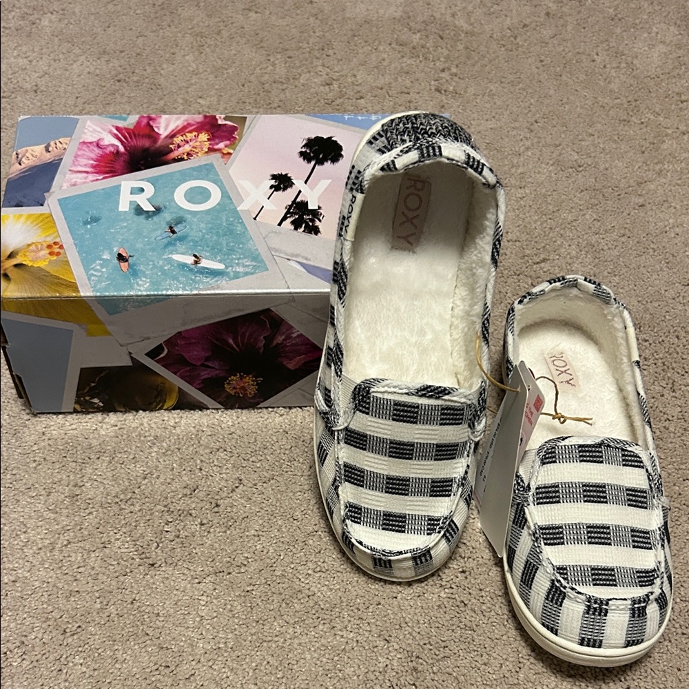 NWT-Roxy Womens Minnow Faux Fur Slip on Sneaker Shoe Sz 6.5